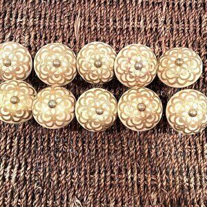 Many sets of 6 Ceramic Gold / cream pull/knob